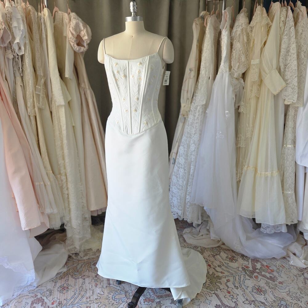 Vintage Y2K Corset Style Wedding Dress Size S 8 White Satin Embroidered Basque